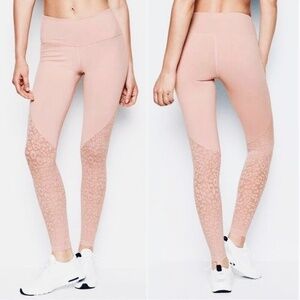 Victoria's Secret light pink leggings size XL // 2923